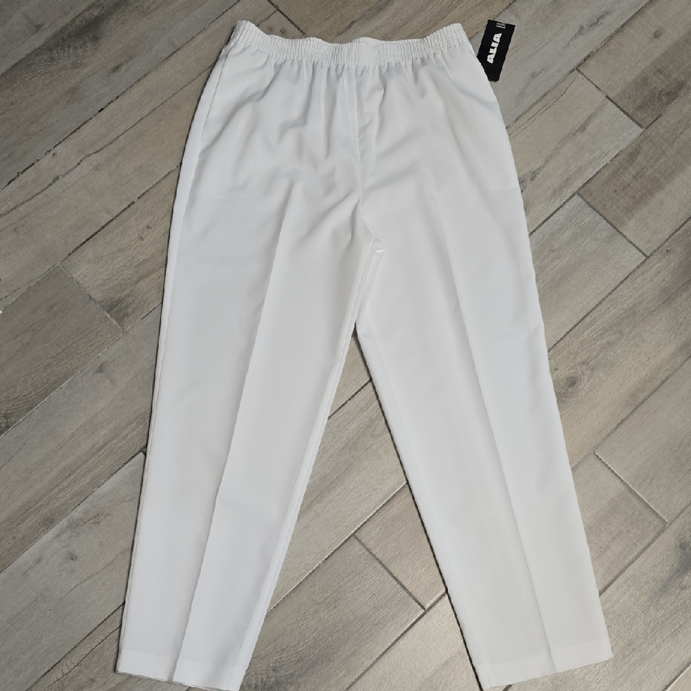 Alia White Sweatpants